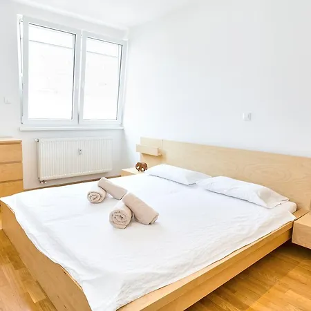 Apartment Panda 777