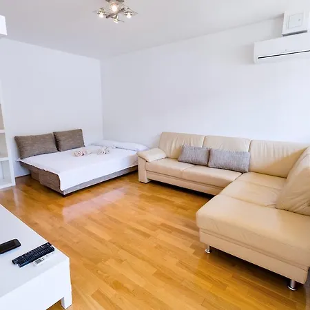 Apartment Panda 777 *